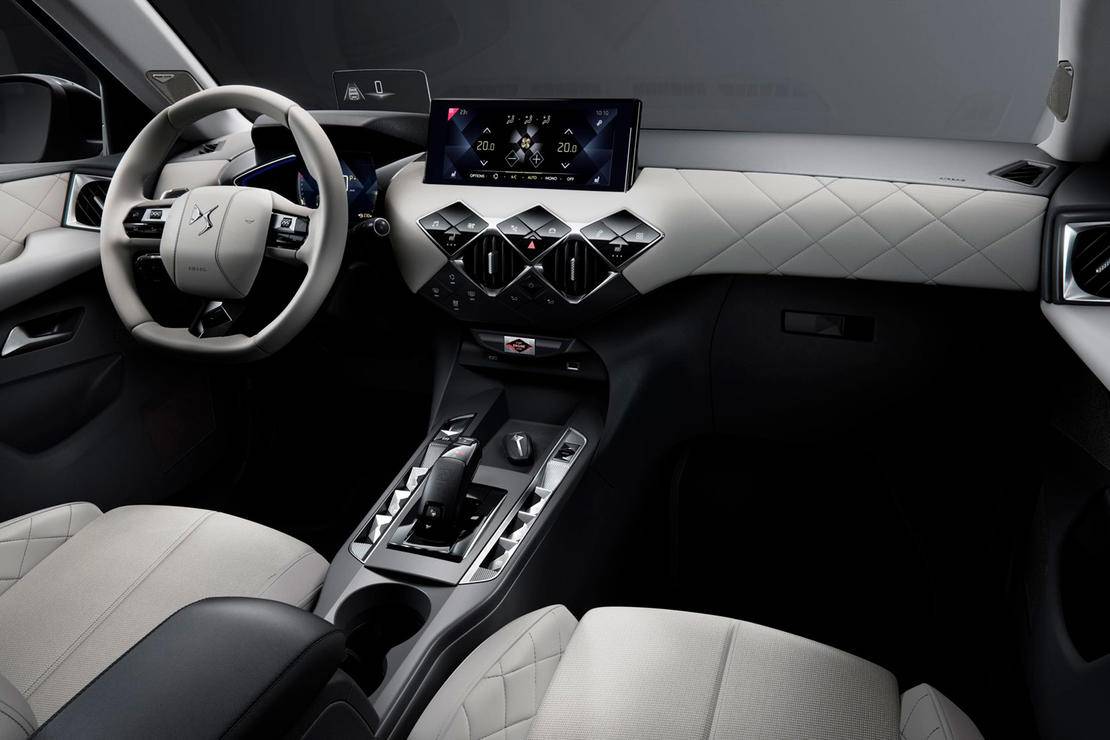DS-3-CROSSBACK-RIVOLI-DS-Inspiration.jpg DS-3-CROSSBACK-RIVOLI-DS-Inspiration.jpg