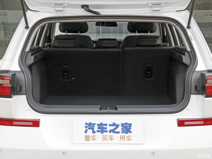 上汽通用五菱 寶駿Valli 2021款 1.5T CVT伊犁牧場