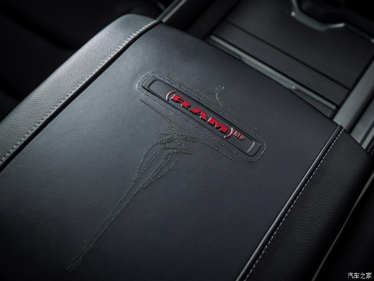 道奇(進口) RAM Trucks 2022款 1500 Limited (RAM)RED