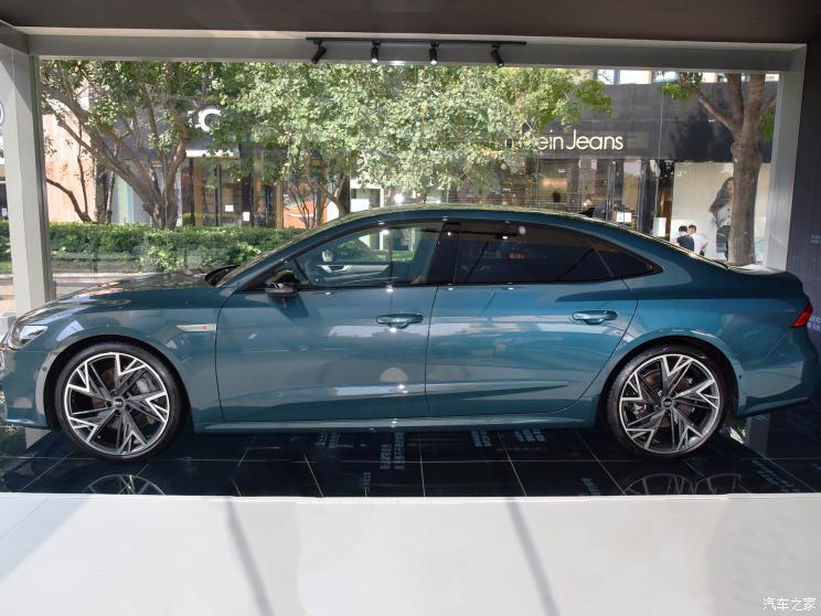 上汽奧迪 奧迪A7L 2021款 55 TFSI quattro 首發(fā)先行特別版