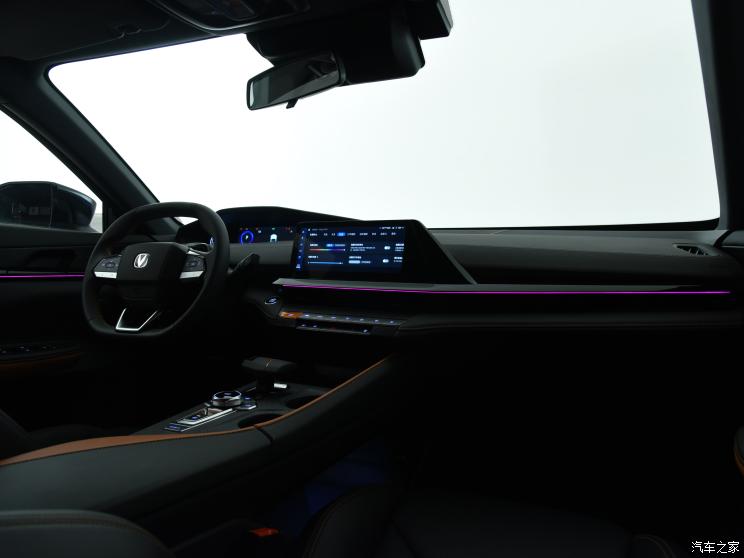 長(zhǎng)安汽車 長(zhǎng)安UNI-V 2022款 1.5T 智慧領(lǐng)航型