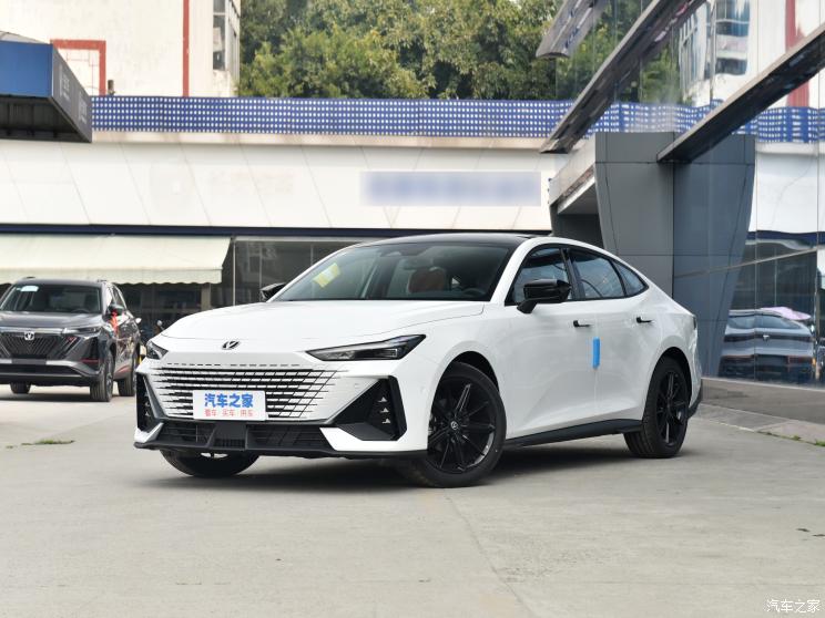長(zhǎng)安汽車 長(zhǎng)安UNI-V 2022款 1.5T 智慧領(lǐng)航型