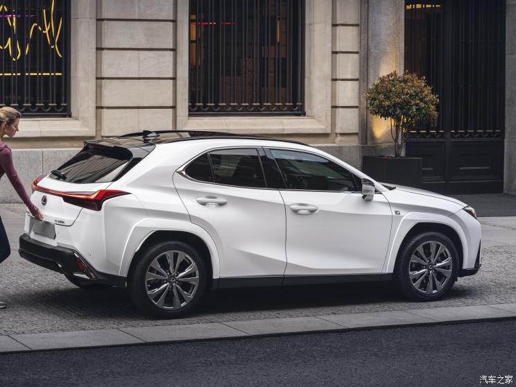 雷克薩斯 雷克薩斯UX 2023款 250h F SPORT AWD 歐洲版