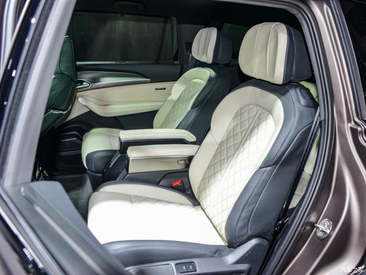上汽奧迪 奧迪Q6 2022款 50 TFSI quattro 凌云版edition one 飛騎套裝 6座
