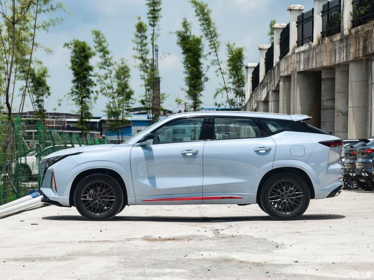 長安汽車 長安歐尚Z6 2022款 藍鯨 1.5T DCT智尊型