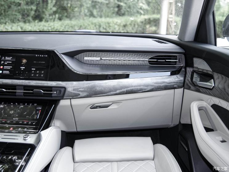 上汽奧迪 奧迪Q6 2022款 45 TFSI quattro 齊云型 羽林套裝 7座