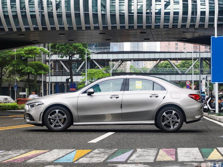 北京奔馳 奔馳A級 2022款 改款二 A 200 L 運動轎車時尚型