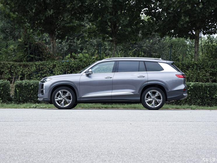 上汽奧迪 奧迪Q6 2022款 45 TFSI quattro 齊云型 羽林套裝 7座