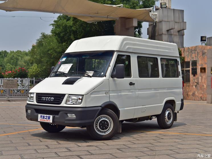 南京依維柯 依維柯得意 2017款 2.5T A40客車7座47Z5