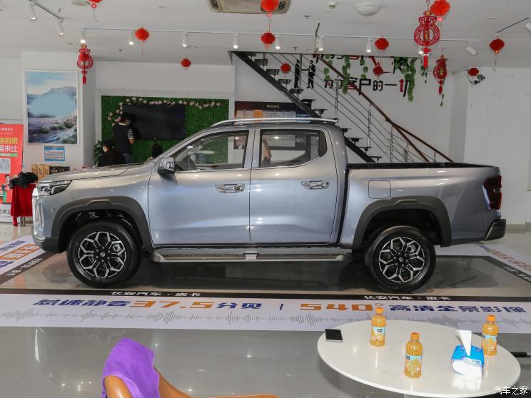 長(zhǎng)安汽車 長(zhǎng)安覽拓者 2023款 2.0T自動(dòng)四驅(qū)汽油旗艦型標(biāo)箱