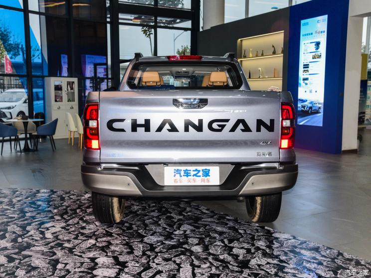 長(zhǎng)安汽車 長(zhǎng)安覽拓者 2023款 2.0T自動(dòng)兩驅(qū)汽油領(lǐng)航型標(biāo)箱