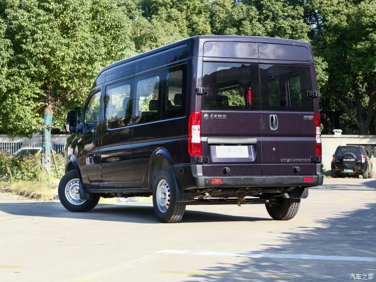 東風汽車 御風 2023款 V9+ 2.0T 手動前驅多功能中軸中頂7座