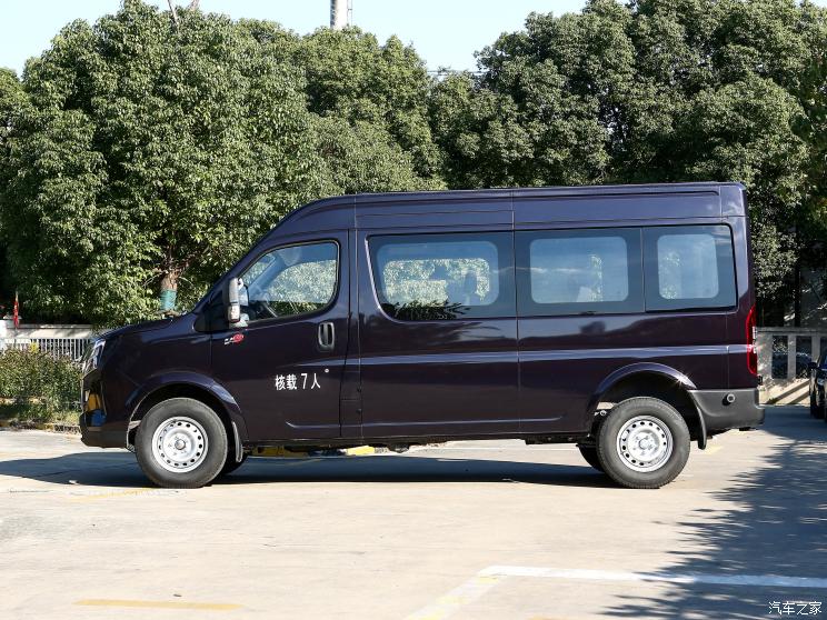 東風汽車 御風 2023款 V9+ 2.0T 手動前驅多功能中軸中頂7座