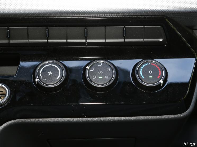 東風汽車 御風 2023款 V9+ 2.0T 手動前驅多功能中軸中頂7座