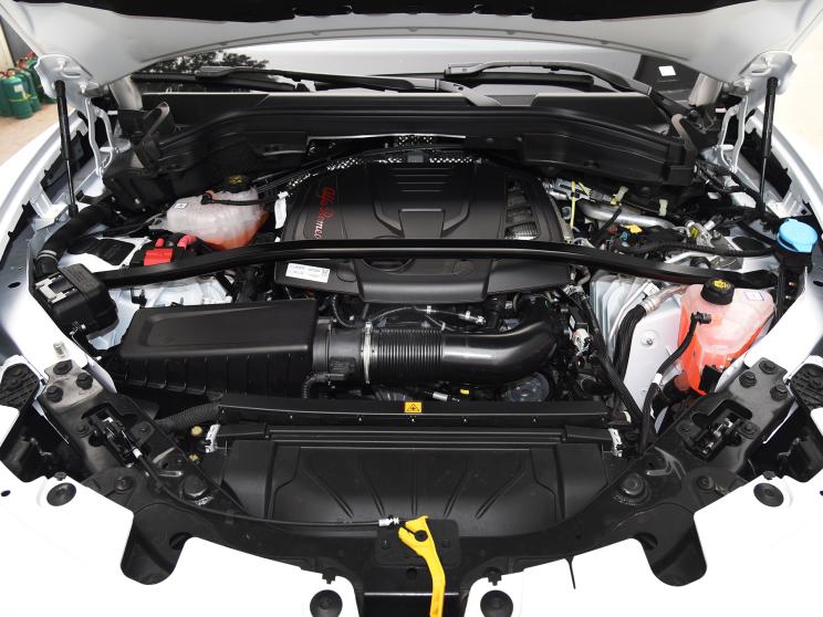 阿爾法?羅密歐 Stelvio斯坦維 2022款 2.0T 280HP Veloce賽道版
