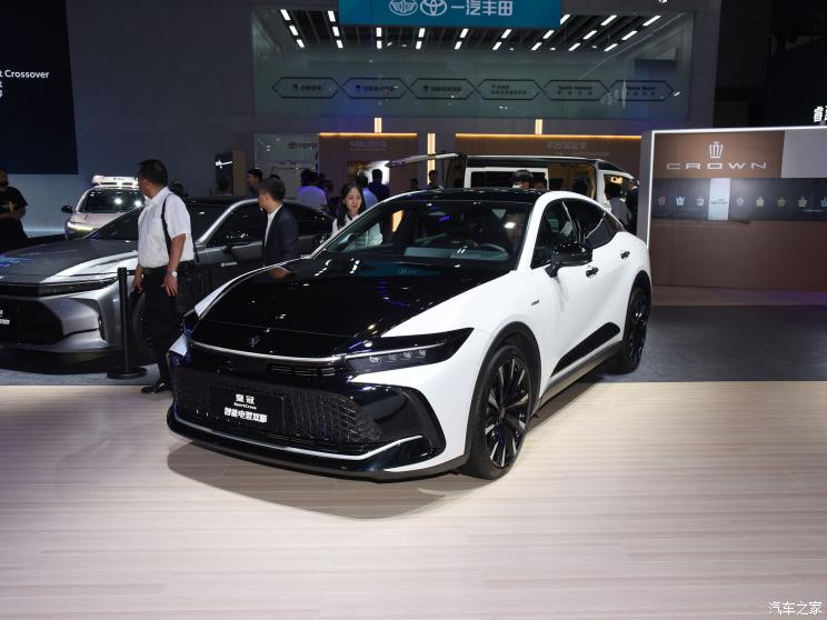 豐田(進口) 皇冠(進口) 2023款 2.4T SportCross HEV四驅至尊版