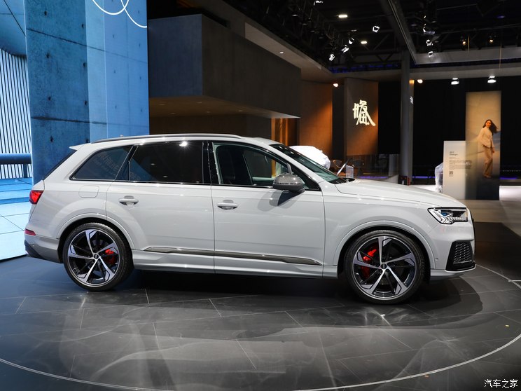 奧迪(進口) 奧迪SQ7 2024款 4.0 TFSI 暗夜騎士版