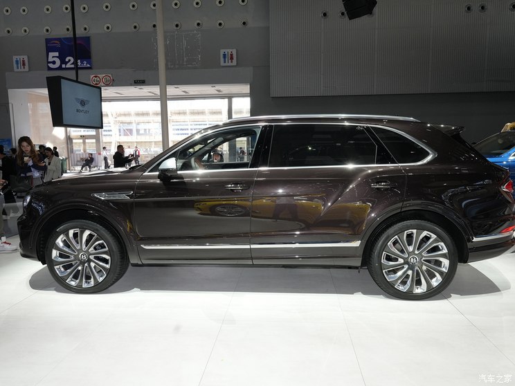 賓利 添越 2024款 4.0T V8 長(zhǎng)軸距MULLINER版