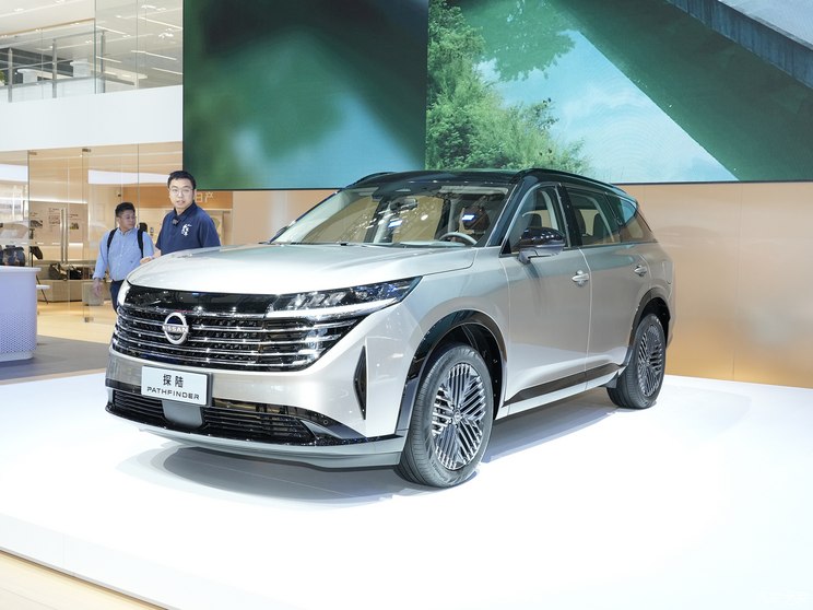 東風(fēng)日產(chǎn) 探陸 2024款 四驅(qū)基本型 6座